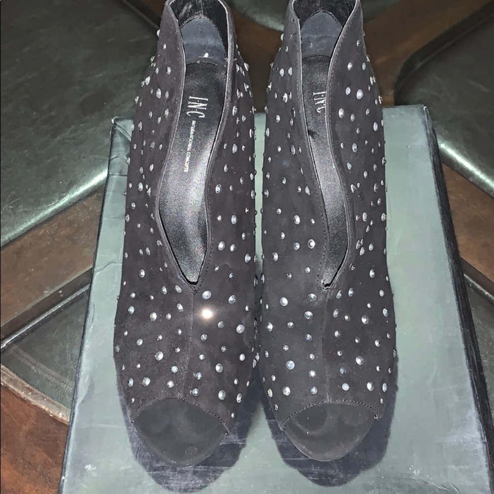 Women’s black heel with rhinestone